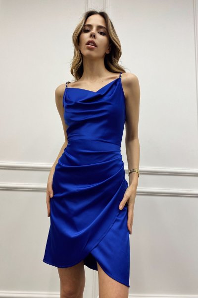 Zincir Detaylı Saten Elbise