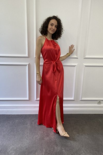 Sırt Dekolteli Bağcıklı Elbise