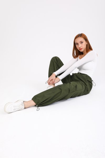 Belden Paçadan Büzgülü Pens Dikiş Detaylı Pantolon