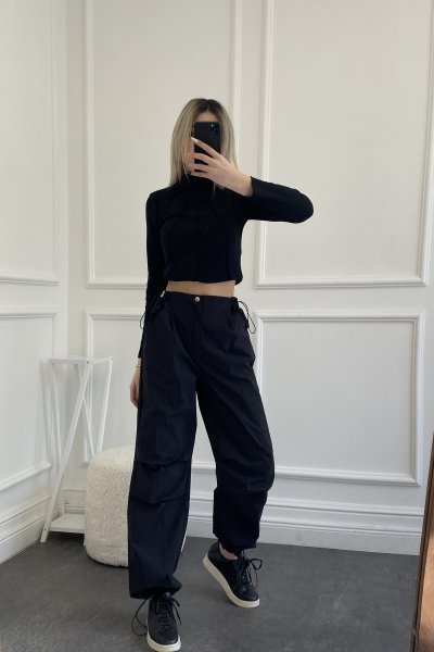 Belden Paçadan Büzgülü Pens Dikiş Detaylı Pantolon