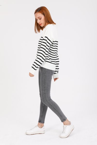 Yakalı Çizgili Triko Kazak