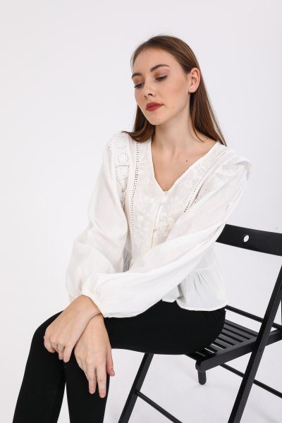 Nakışlı Fırfır Detaylı Bluz