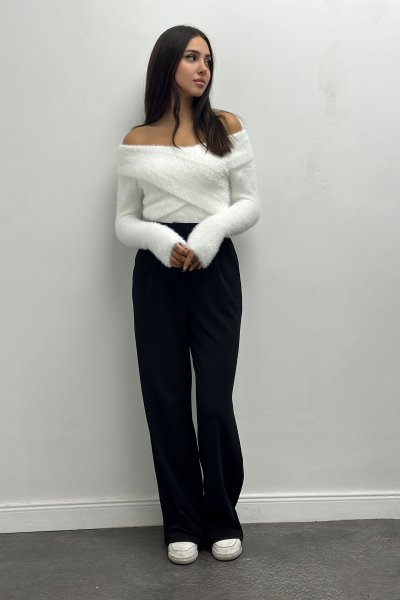 Kadın Omuzu Açık Şal Yaka Kazak