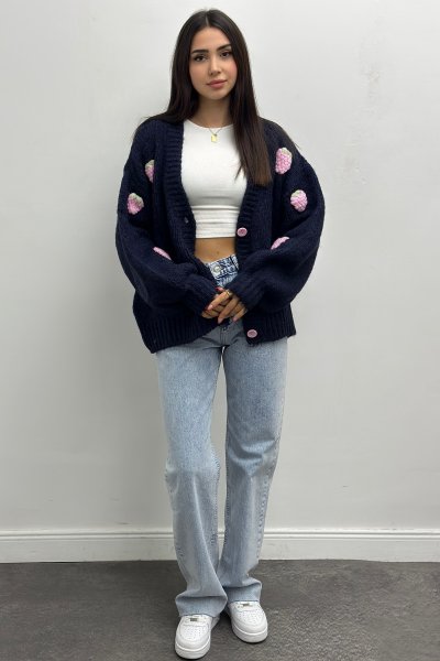 Kadın V Yaka Çilekli Nakışlı Balon Kol Kazak