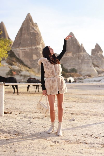 Kadın Tavşan Yelek Kapuşonlu