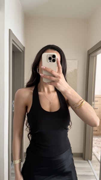 Kadın Boyundan Askılı Halter Yaka Top