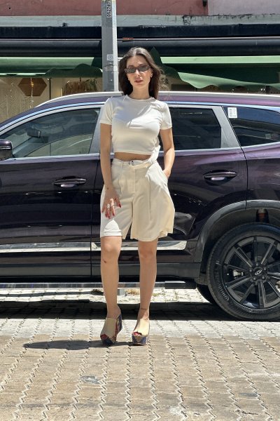 Kadın Kendisinden Kemerli Pileli Keten Şort