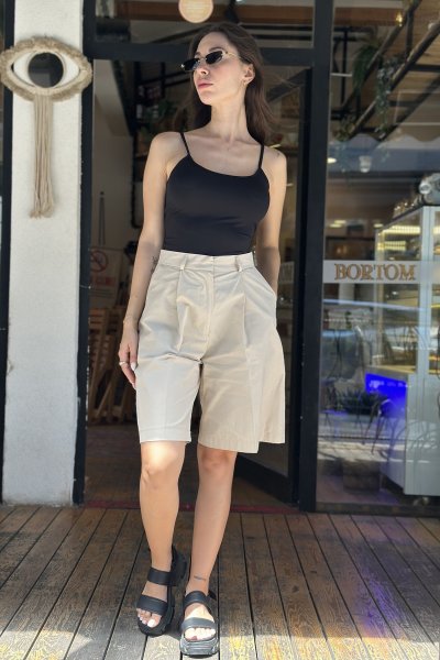 Kadın Önden Çift Pileli Bermuda Şort