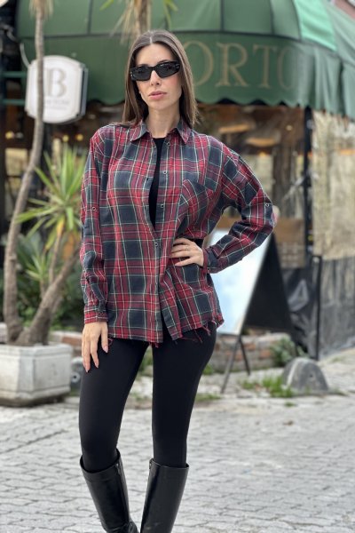 Kadın Altı Kesik Yırtmaçlı Kareli Gömlek