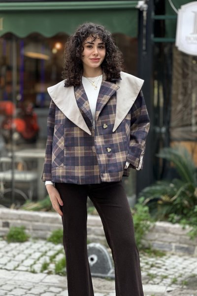 Şal Yaka Detaylı Ekose Kısa Trenç