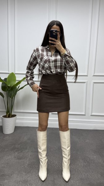 Kadın Arkadan Fermuarlı Süet Kısa Etek