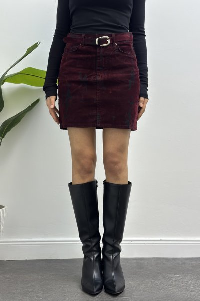 Kadın Kendisinden Kemerli Kadife Kısa Etek